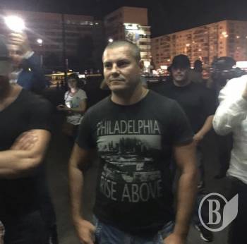 Скандал: Геннадій Корбан повідомляє про тітушок, які блокували будівлю ЦВК Скандал: Геннадій Корбан повідомляє про тітушок, які блокували будівлю ЦВК